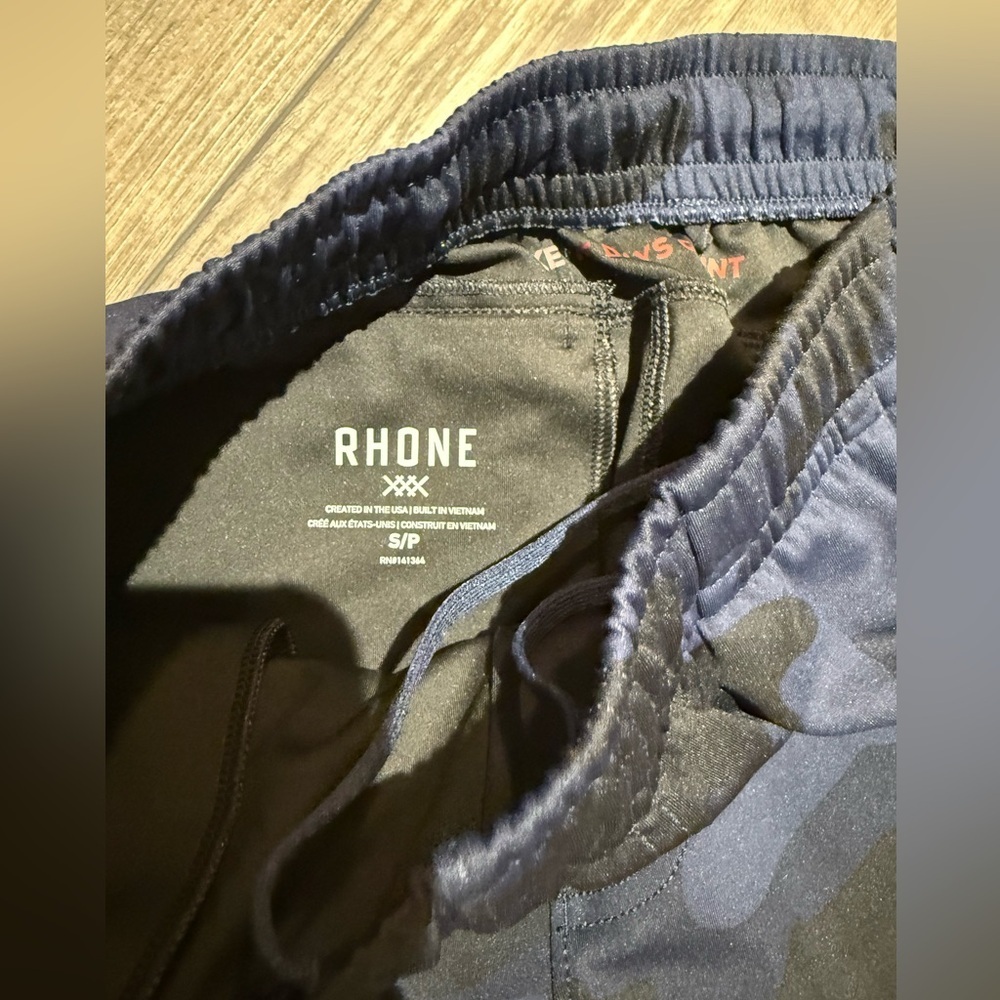 Rhone Small Camouflage Jogger Pants NWOT - Picture 4 of 5